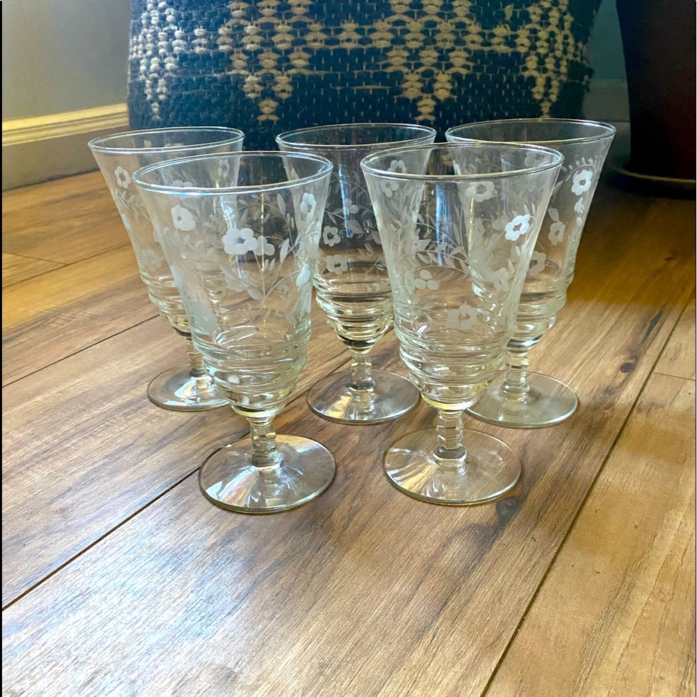 Champagne Glasses 🥂